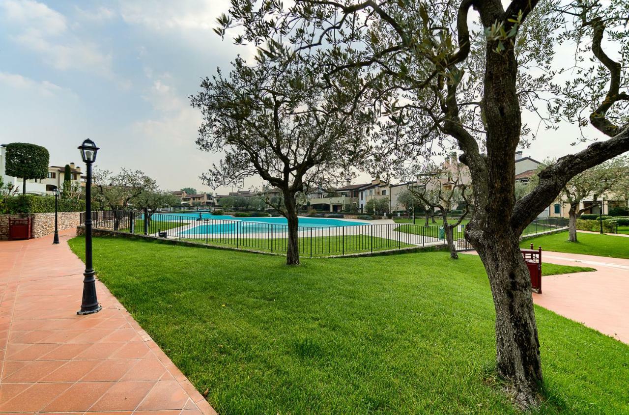 La Chicca Del Garda Apartment Peschiera del Garda Bagian luar foto
