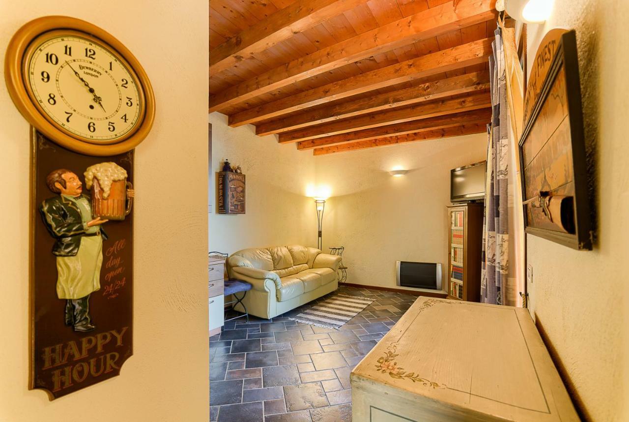 La Chicca Del Garda Apartment Peschiera del Garda Bagian luar foto