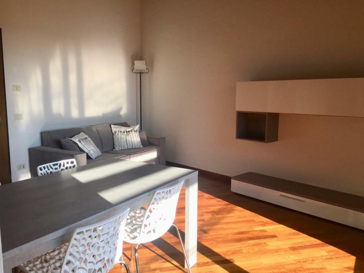 La Chicca Del Garda Apartment Peschiera del Garda Bagian luar foto